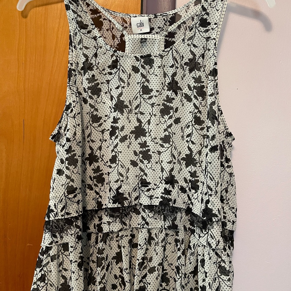 Beautiful Cabi top. Two parts. Never worn. Size M